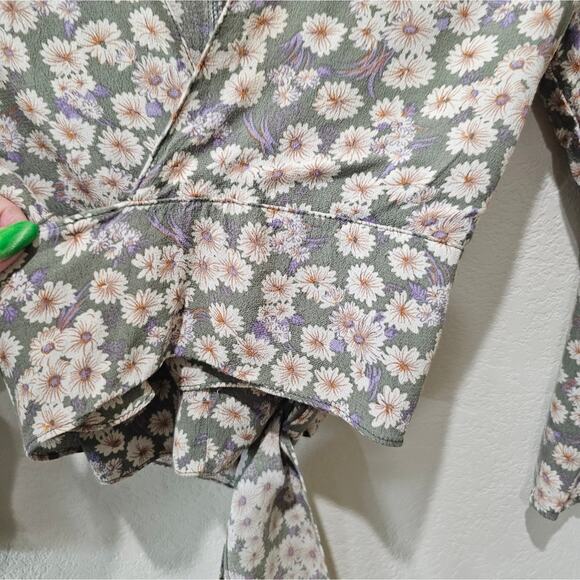 Rolla's Delilah Daisies Blouse in Olive - Picture 6 of 11